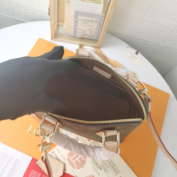 ルイヴィトンバッグ着用イメージ